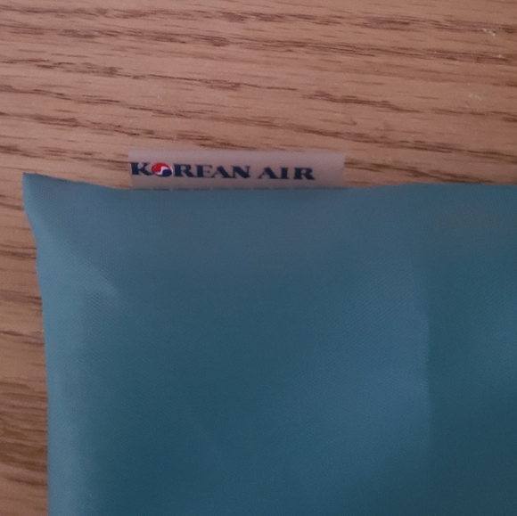 Mini Travel Pouch with Accessories - Picture 4 of 14